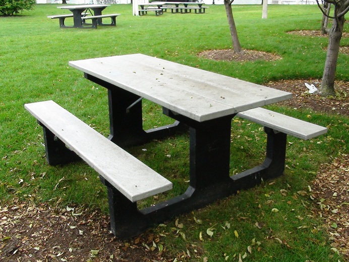 JUEGOS DE MESA Y SILLAS PLASTICOS